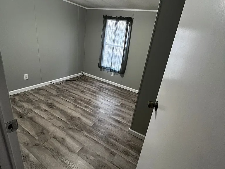 545 Cypress Ave — Photo 6