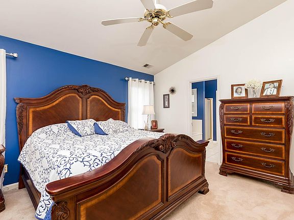 5th image of 2349 Hartland Parkside Dr