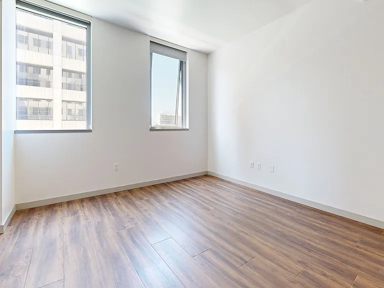 3033 Wilshire — Photo 49