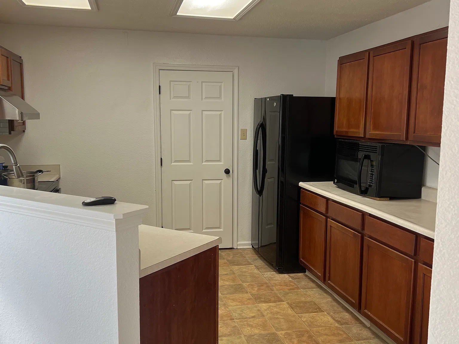 3 bed, 2.5 bath, 2354 sqft, $2,180 — Photo 4