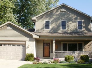 16100 W Riviera Drive #1, New Berlin, WI 53151