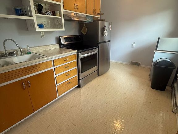 3rd image of 5313-5315 W Woodale Ct
