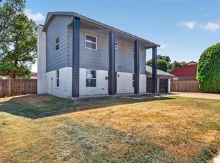904 NE 4th St, Moore, OK 73160