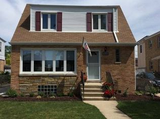 7522 W Cleveland St, Niles, IL 60714