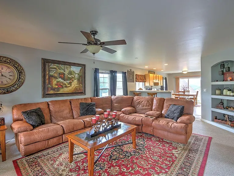 621 Lariat Loop — Photo 5