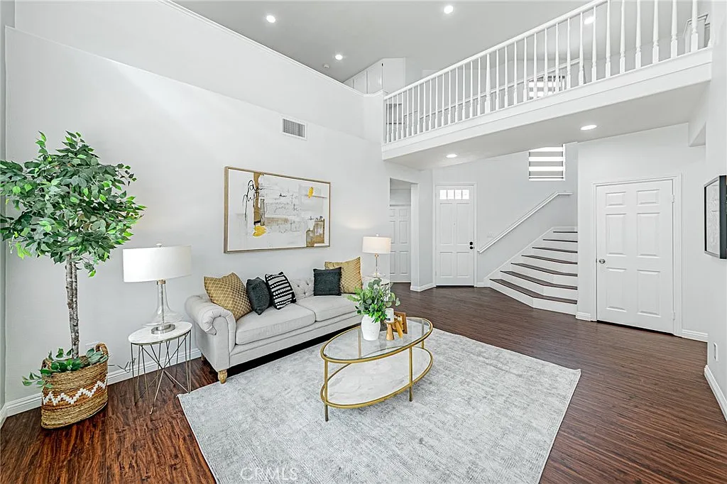 4 bed, 3.0 bath, 2532 sqft, $5,450 — Photo 4