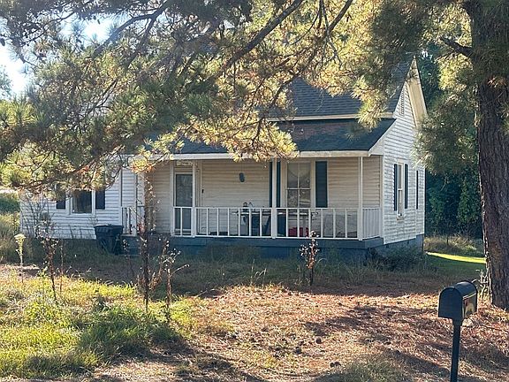 2nd image of 140 Helen Cir SW