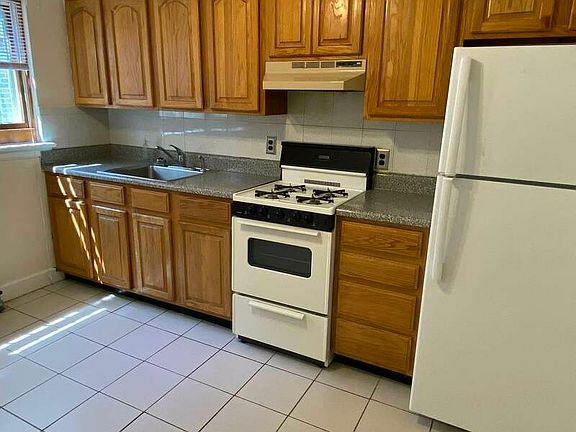 4th image of 163-06 65th Ave #1