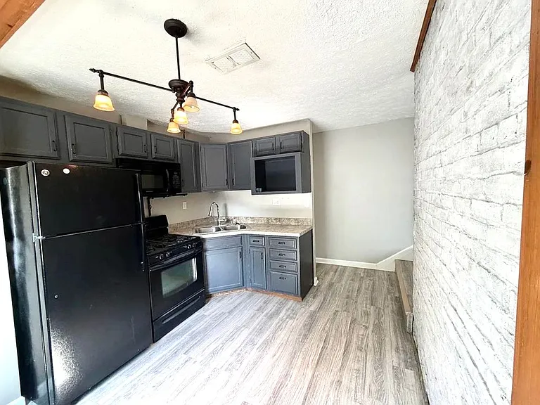 531 E Chestnut St — Photo 7
