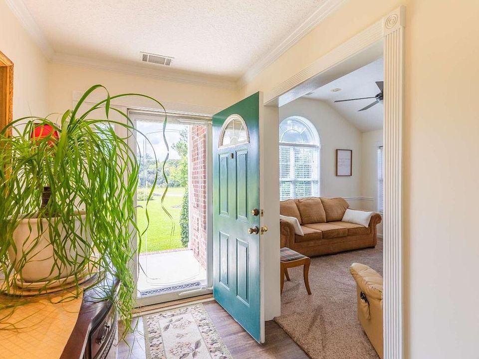 1st image of 106 Dalton Dr