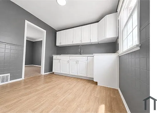4 bed, $1,500 — Photo 2