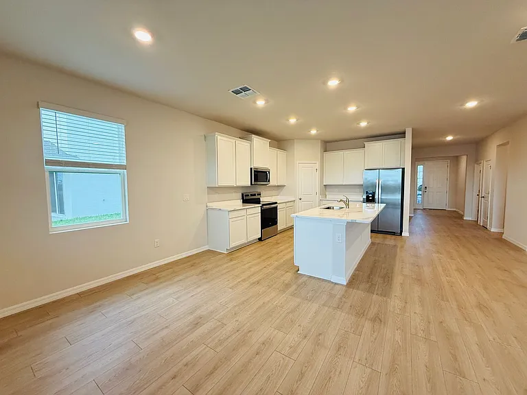 11937 Kingsley Trl — Photo 9