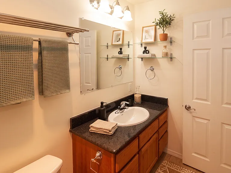 Barrett Square Apartments: Your Ideal Urban Home — Photo 5