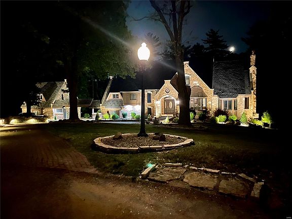 3rd image of 9 Pinebrook Ct