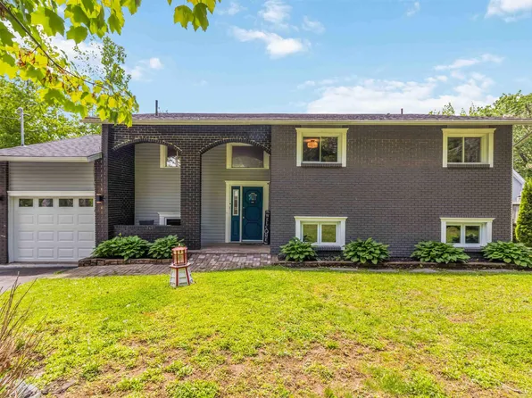 601 Lakeview Ave, Middle Sackville, NS B4E 3B8