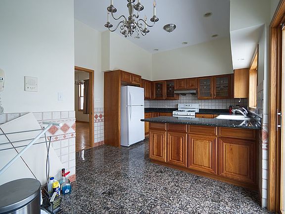 4th image of 2822 S Thomas Barclay Dr