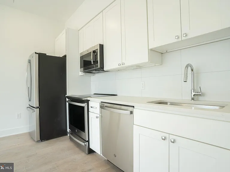 5301 Connecticut Ave NW #403 — Photo 2