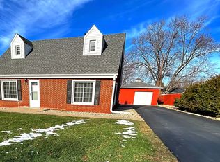 128 E Greenview Ave, Machesney Park, IL 61115