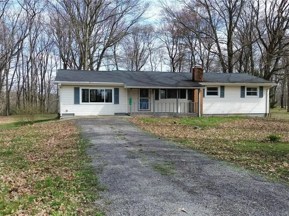 115 Sanderson Dr, Slippery Rock, PA 16057