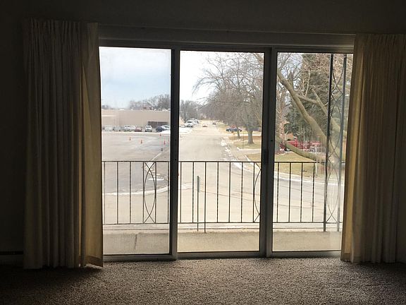 2nd image of 1 Andrews Ct APT 5