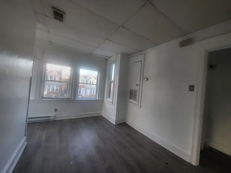 2212 W Liberty St — Photo 4