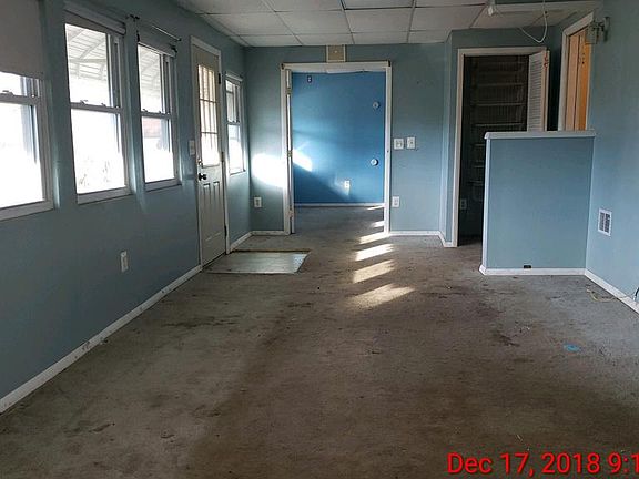 3rd image of 1105 McHenry Dr