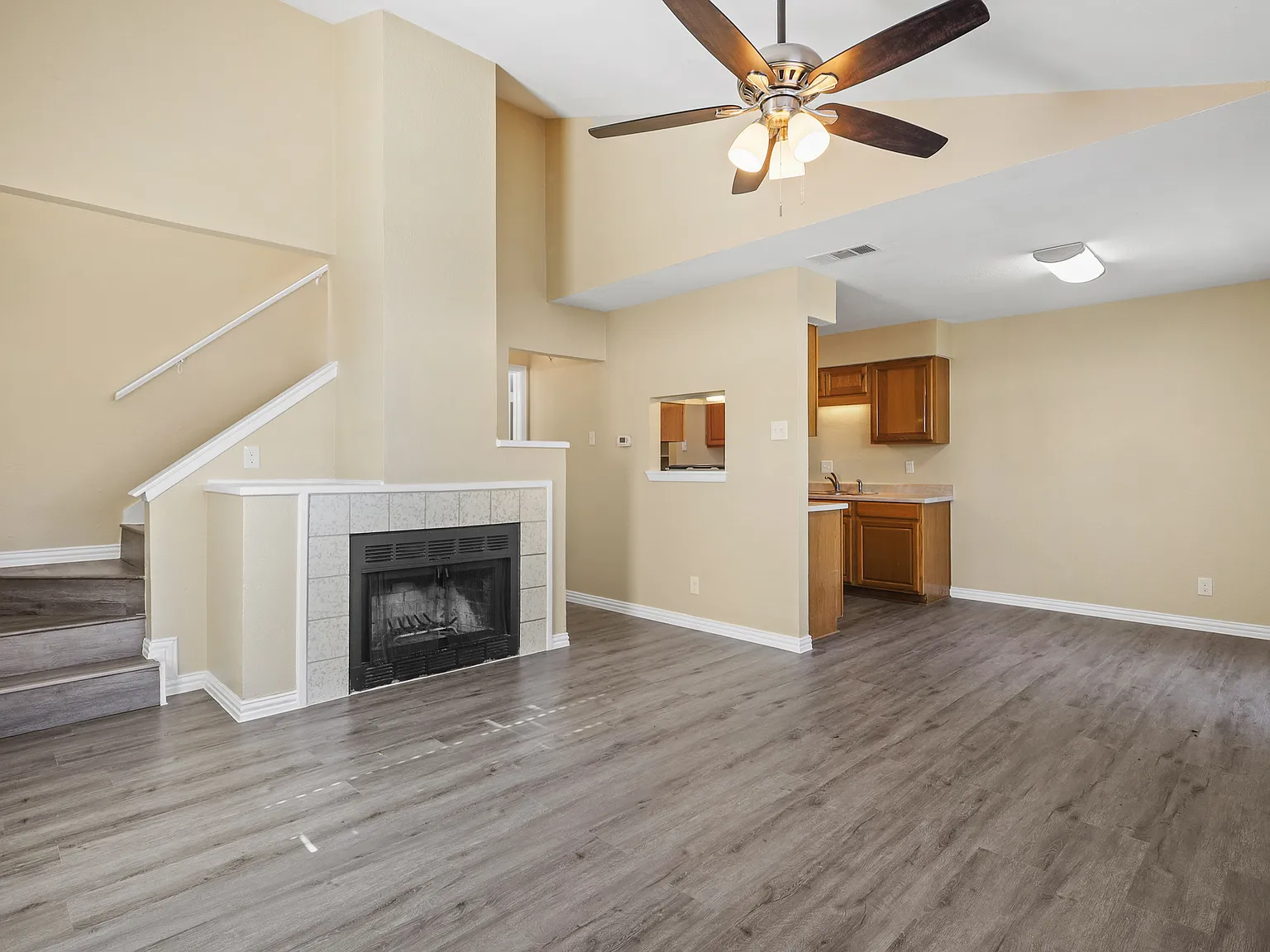3 bed, 1083 sqft, $1,900 — Photo 3