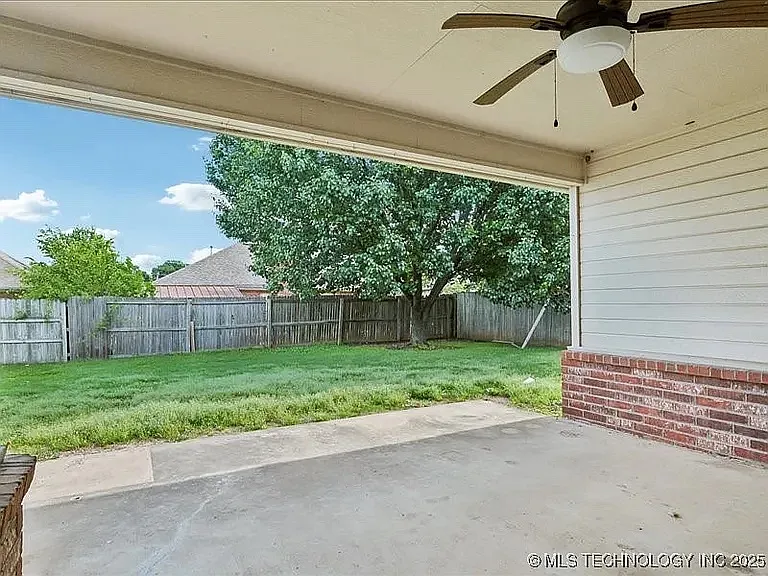 1021 W 117th St S — Photo 10