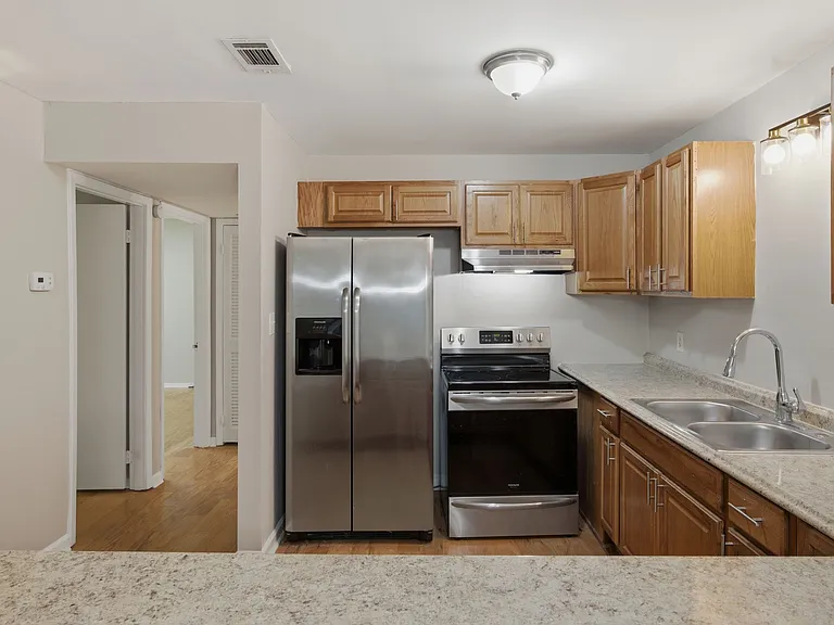 815 Ashlawn Pl — Photo 7