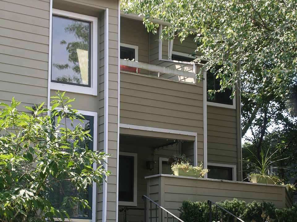 Top Floor Condo with Vaulted Ceiling and Balcony
