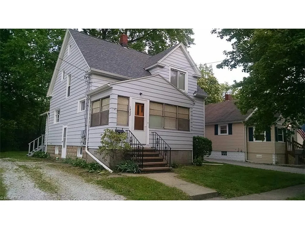 1422 Thayer Ave photo 1