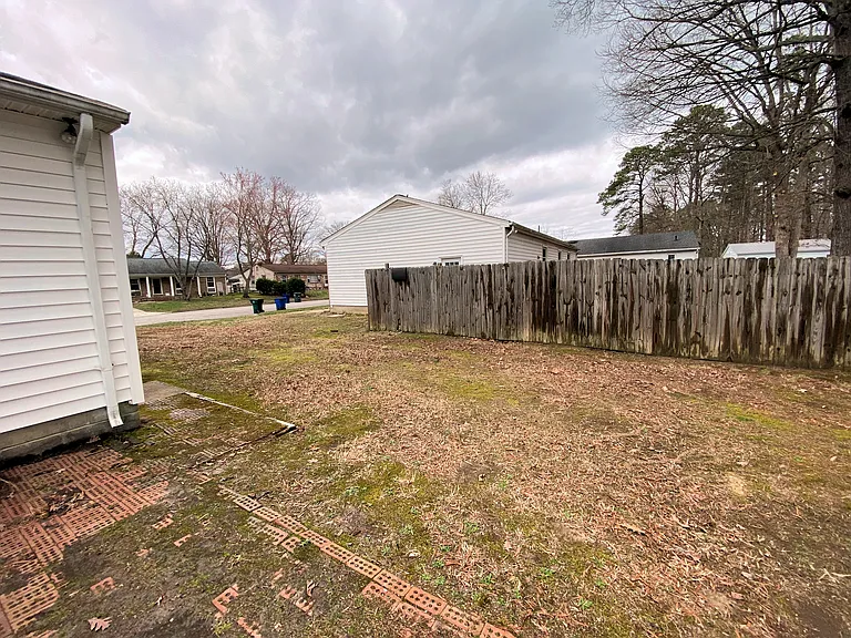 218 Mona Dr — Photo 40