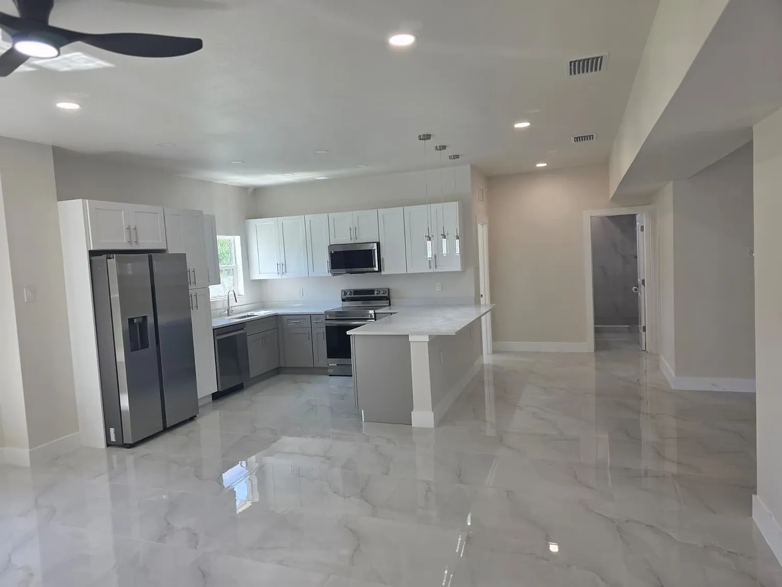 3 bed, 1600 sqft, $2,500 — Photo 4