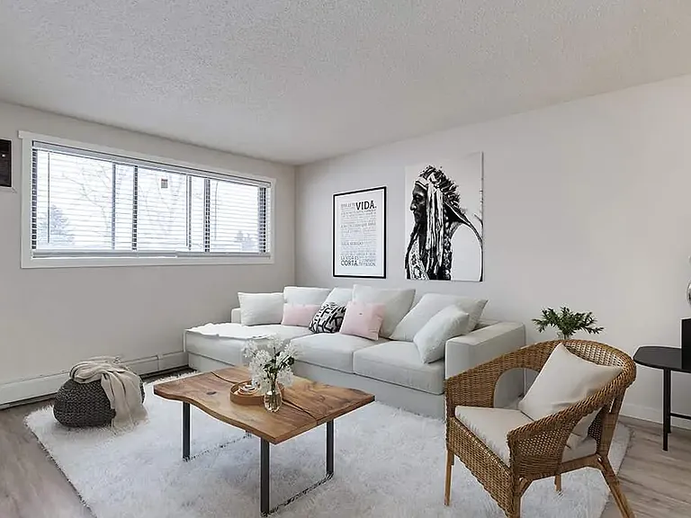 2291 Southview Dr SE #302 — Photo 1