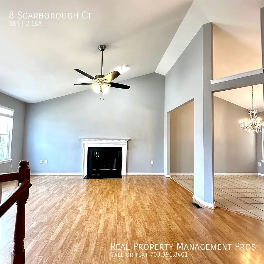 3 Bed Home w/ Fenced backyard near I-95! — Photo 2