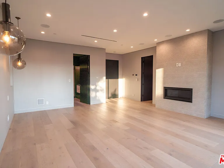 829 N Ogden Dr — Photo 10