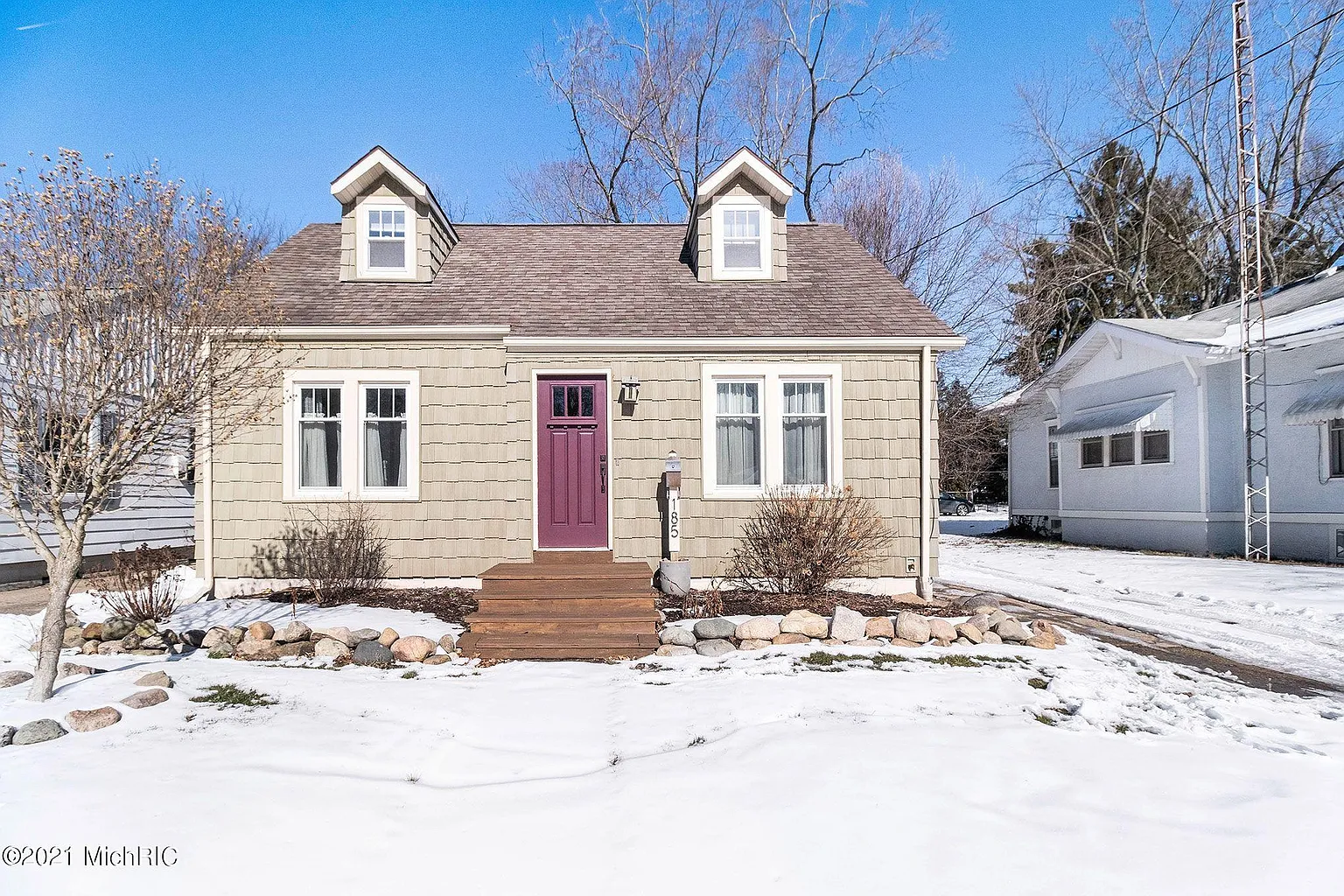 185 Laurel Dr photo 1