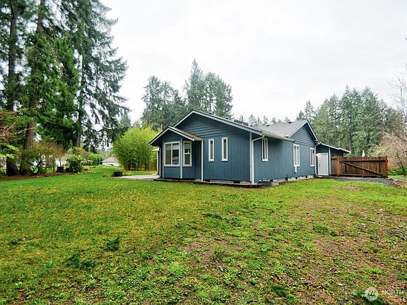 3rd image of 5643 Red Alder Drive NE