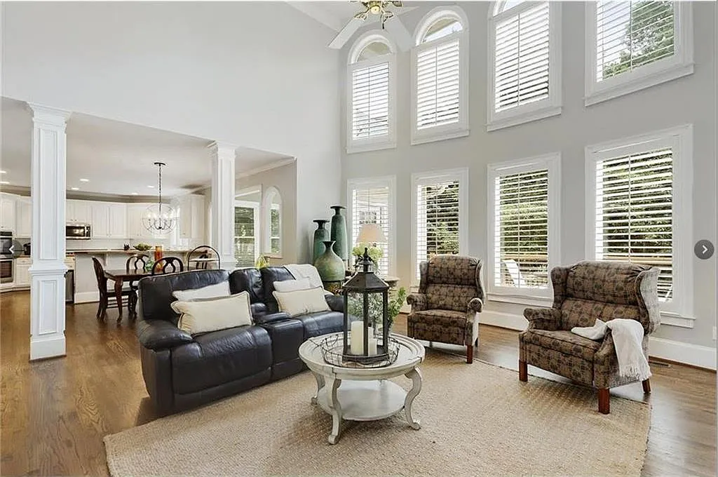 6 bed, 5.0 bath, 3844 sqft, $4,950 — Photo 2