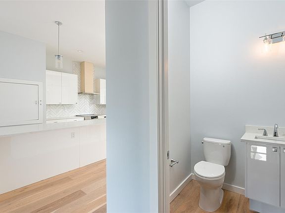 4th image of 530 W Plaza Pl #2