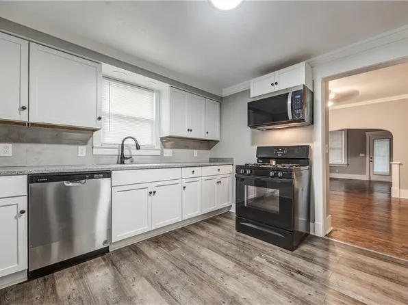 814 Columbia Ave, Leavenworth, KS 66048