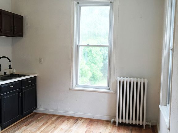 4th image of 1412 N Van Buren St