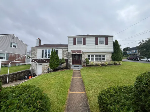 800 Larkspur St, Philadelphia, PA 19116