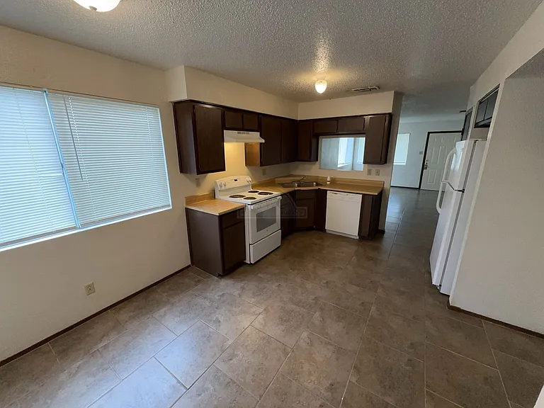 2409 Shoemaker Dr — Photo 6