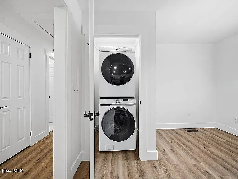 3 bed, 1400 sqft, $2,500 — Photo 3