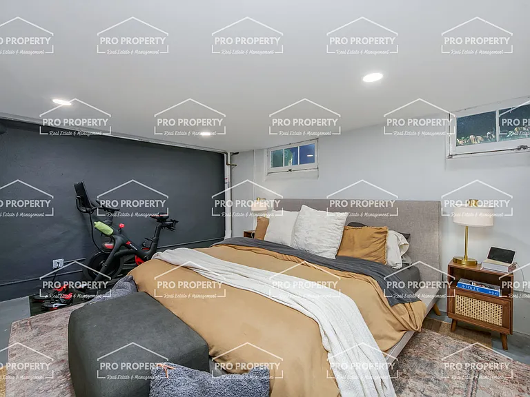 321 W 6th St — Photo 14