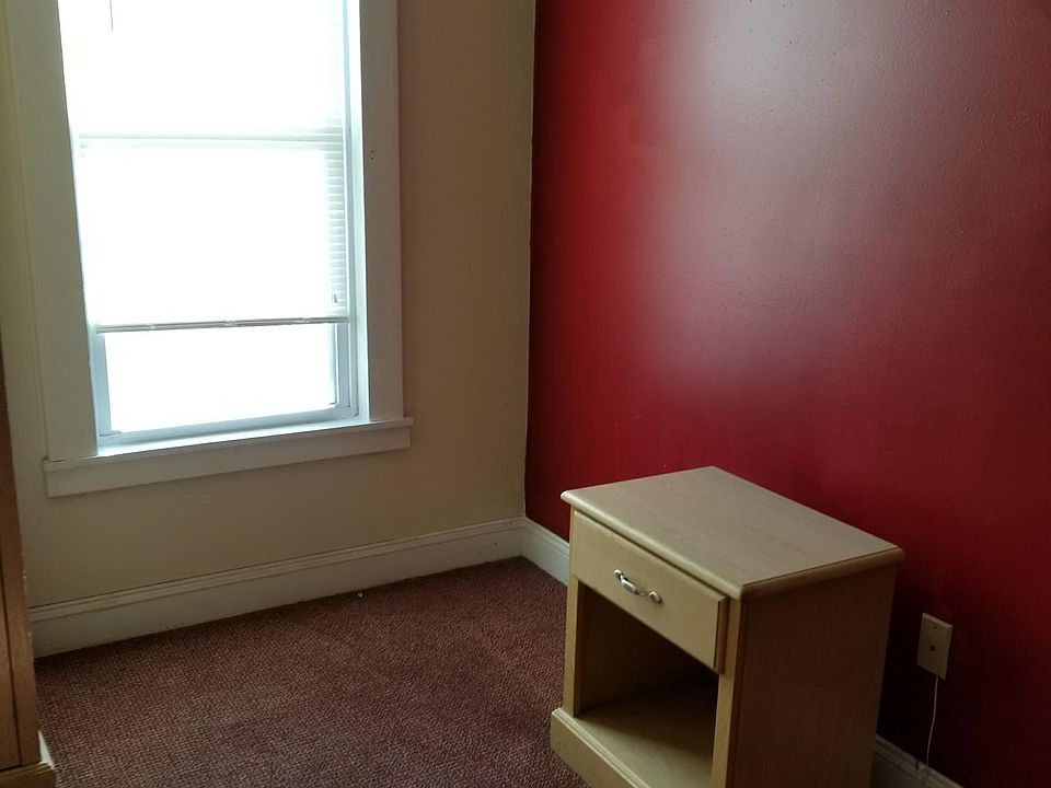 2nd image of 1426 E 55th St