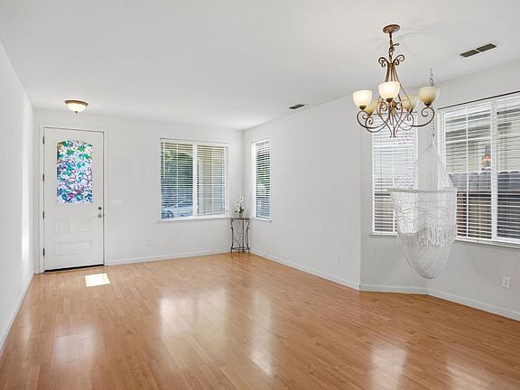 4th image of 3648 Fallview Ave