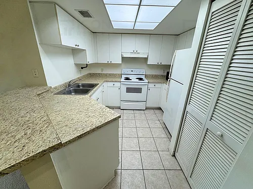 2039 SE 10th Ave #509 Photo 1