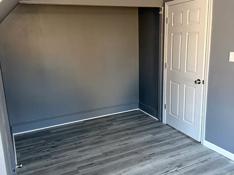 1110 Broadway Ave — Photo 8